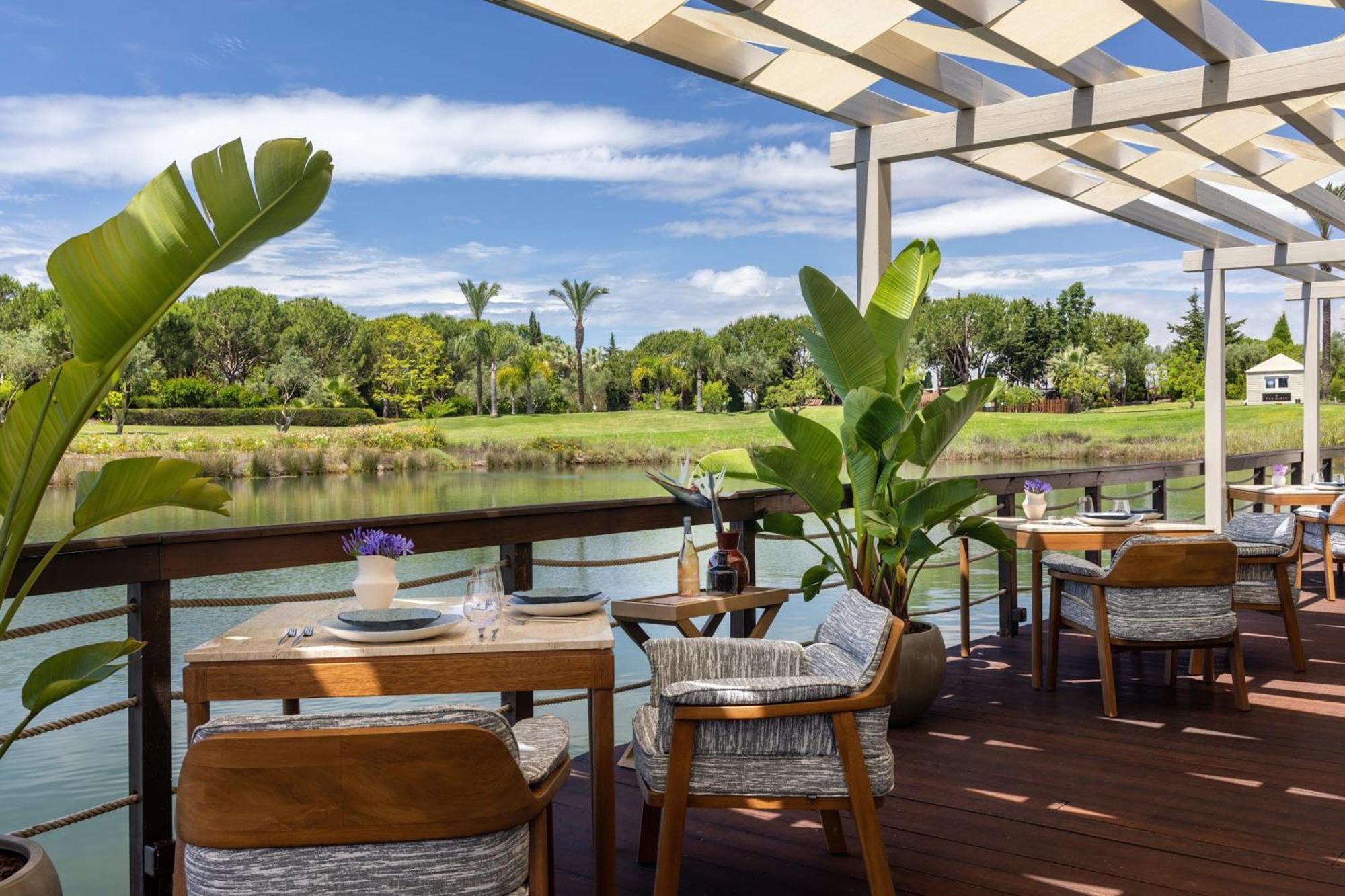 Domes Lake Algarve, Autograph Collection ヴィラモウラ エクステリア 写真 The Deck