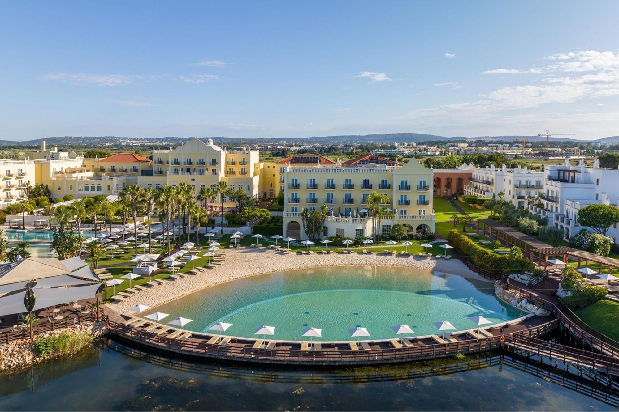 Domes Lake Algarve, Autograph Collection ヴィラモウラ エクステリア 写真 Aerial view of the hotel