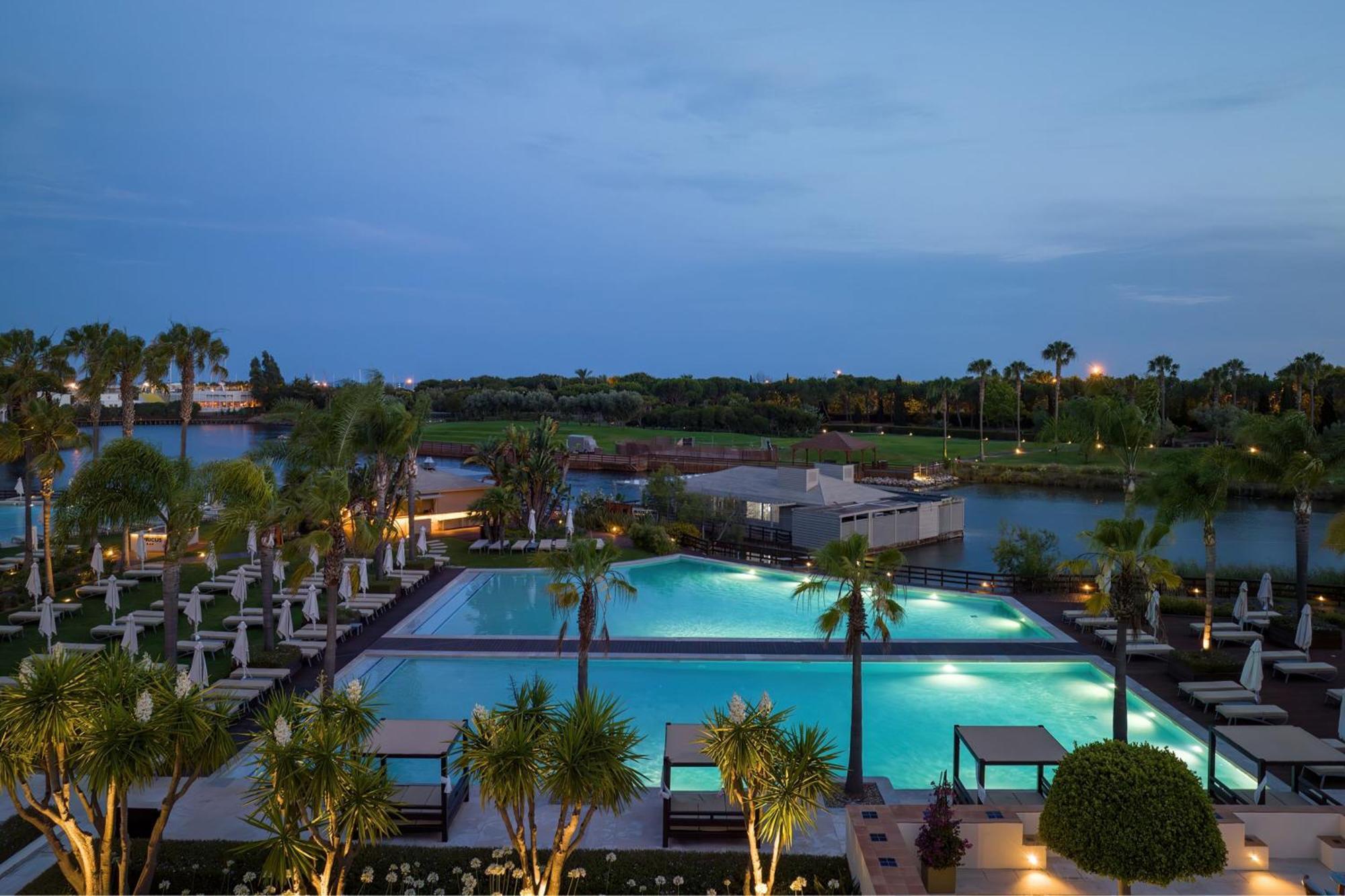 Domes Lake Algarve, Autograph Collection ヴィラモウラ エクステリア 写真 The resort's main pool