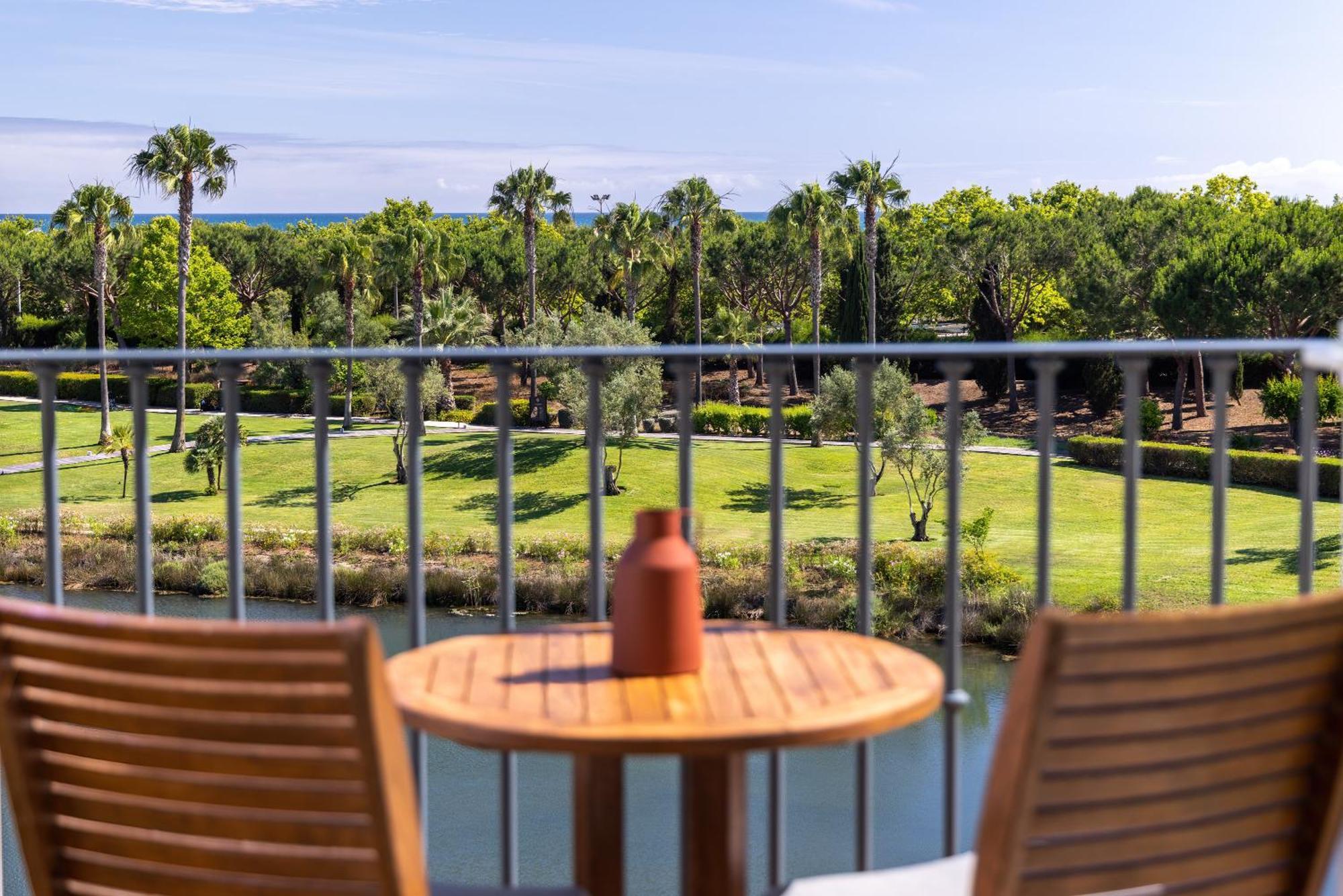 Domes Lake Algarve, Autograph Collection ヴィラモウラ エクステリア 写真 View from the balcony of a suite at the Hyatt Regency