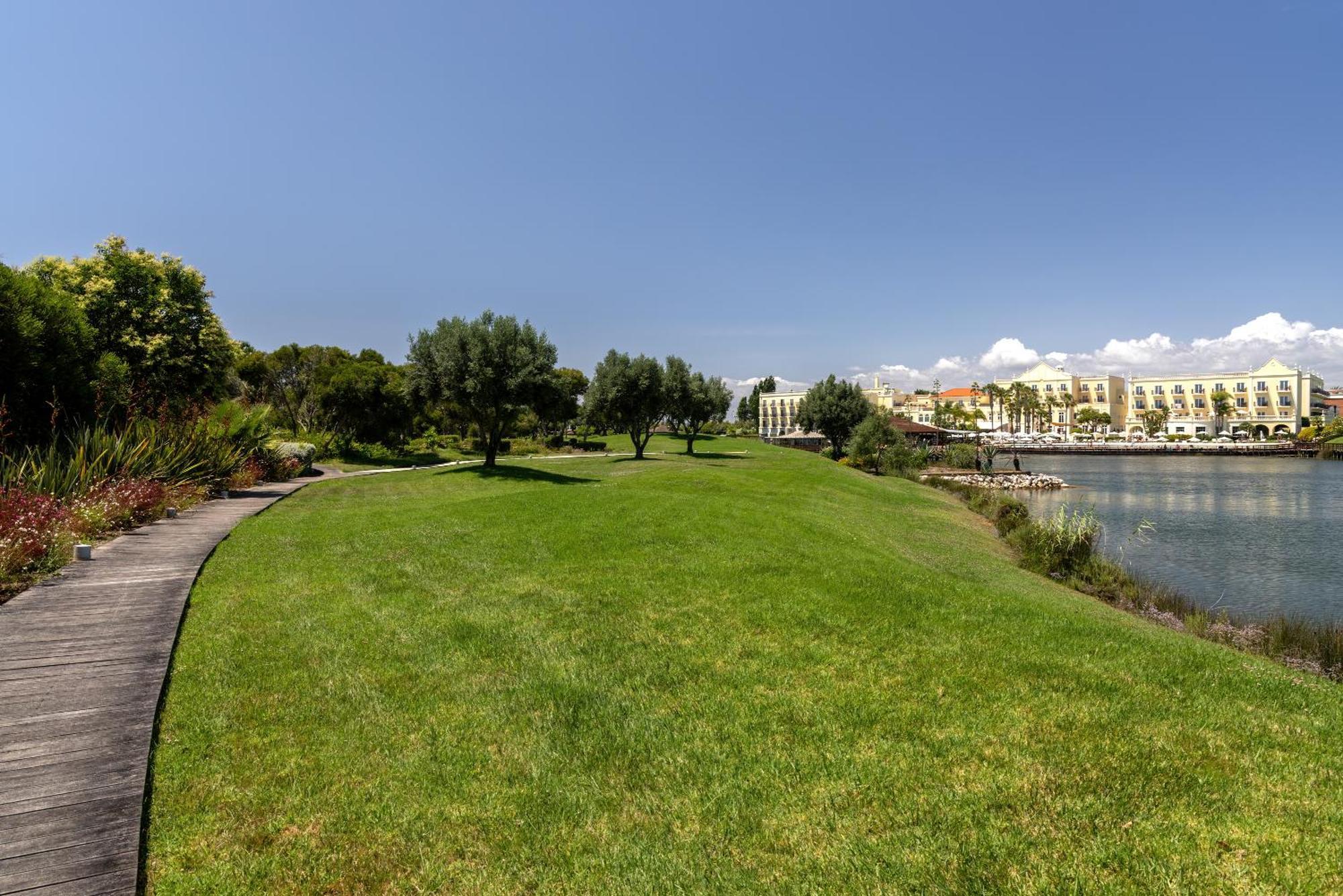 Domes Lake Algarve, Autograph Collection ヴィラモウラ エクステリア 写真 View of the park