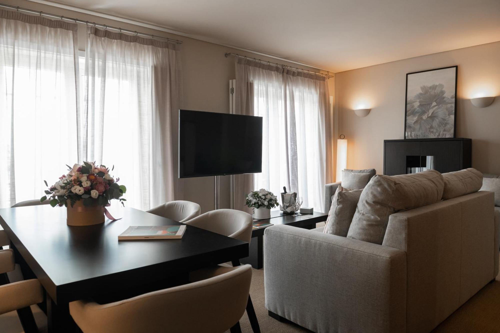 Domes Lake Algarve, Autograph Collection ヴィラモウラ エクステリア 写真 A living room in a serviced apartment in Madrid, Spain