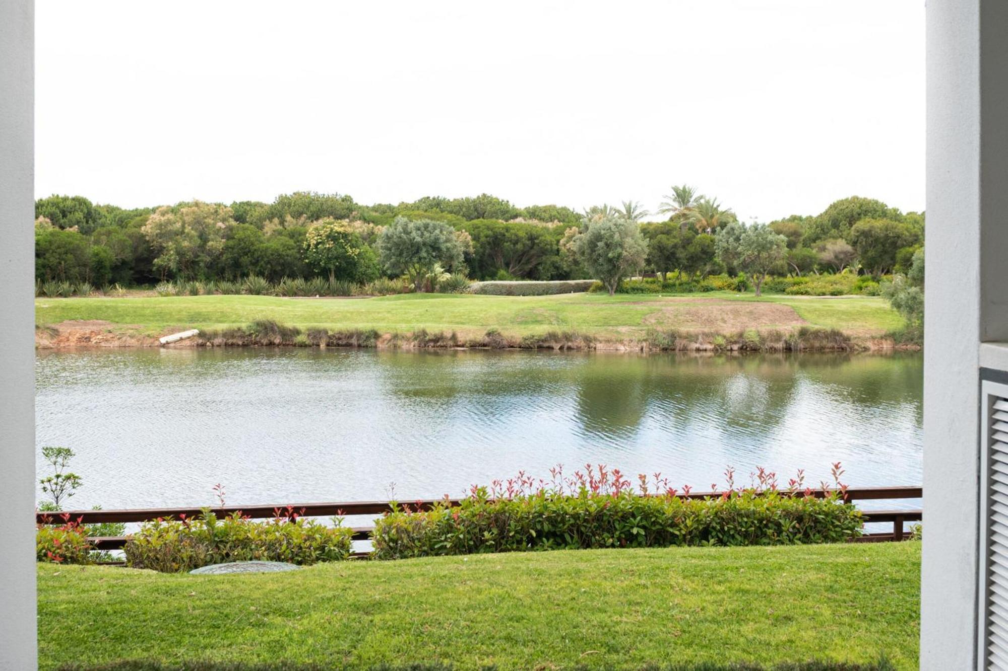 Domes Lake Algarve, Autograph Collection ヴィラモウラ エクステリア 写真 Golf course at the resort